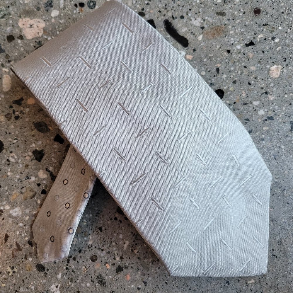 3/$20 - Tommy Hilfiger neck tie